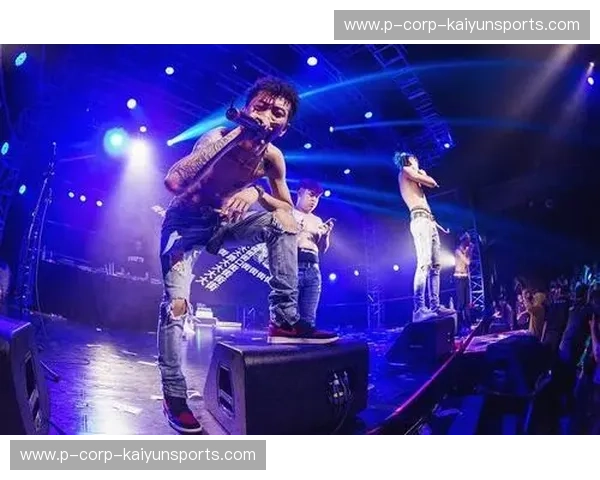 蓝色的风暴与东京的律动：一场跨越东海的足球灵魂碰撞